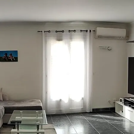 5 Bedroom House Near Paris